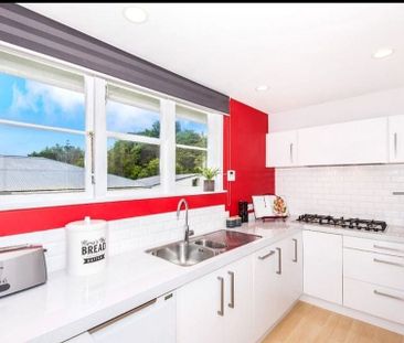 School run bliss in Tawa - 3Bed 2Bath - Photo 1