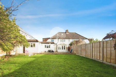 5 bedroom semi-detached house to rent - Photo 4