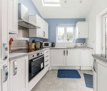 3 bedroom semi-detached house to rent - Photo 2