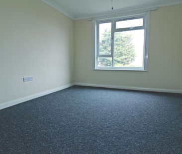 3 bedroom end of terrace house to rent - Photo 2
