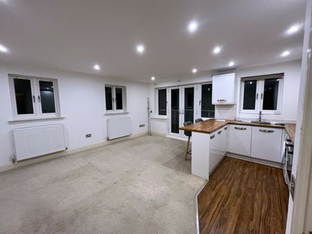 Surrey Road, Westbourne - Photo 2