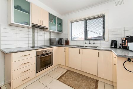 Fully Furnished 2-Bedroom Home - Photo 4