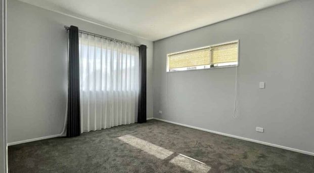 Spacious 4BR Home with Modern Comforts - Photo 1