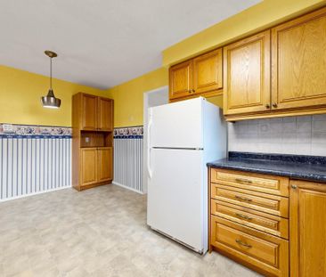 For Lease - 94 Howlett Avenue, Newmarket, Ontario - Photo 1
