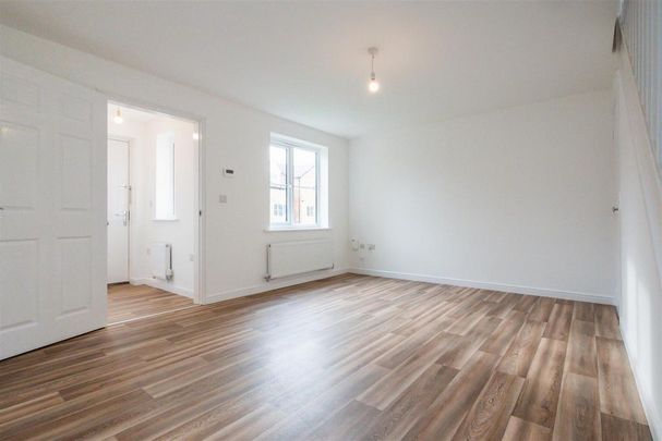 3 bedroom semi-detached house to rent - Photo 1