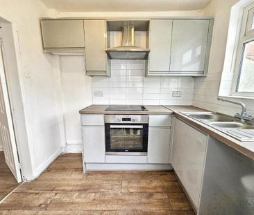 2 bedroom semi-detached house to rent - Photo 5