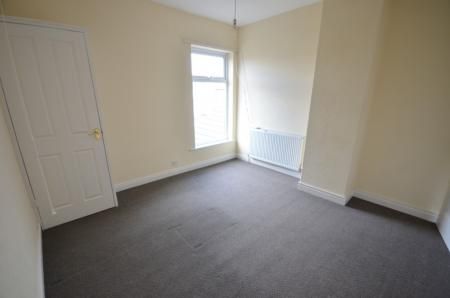 2 bedroom Terraced House To Let - Photo 3