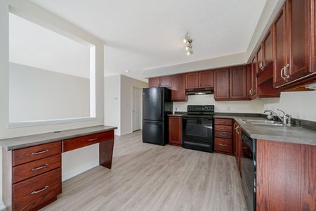 For Lease - 571 Wild Iris Avenue, Waterloo, Ontario - Photo 2