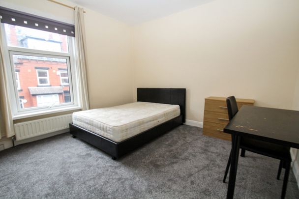 Hessle Terrace, Leeds - Photo 1