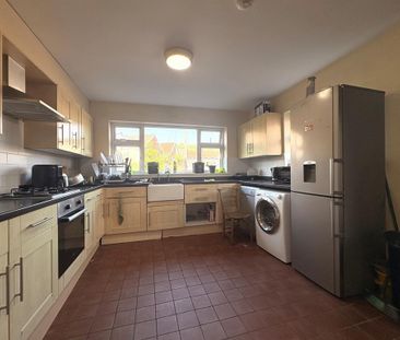1 bedroom in a house share to rent - Photo 4