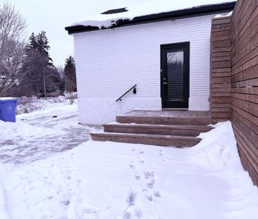 For Lease - 86 Roxborough Road, Newmarket, Ontario - Photo 1