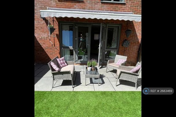 4 bedroom semi-detached house to rent - Photo 1