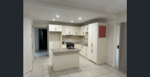 Three bedroom, two bathroom house in South - Photo 1