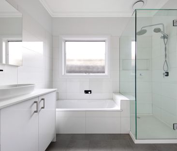 52A Tucker Rd, Bentleigh VIC 3204 - House For Rent | Domain - Photo 3