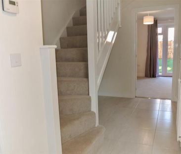 2 bedroom semi-detached house to rent - Photo 5