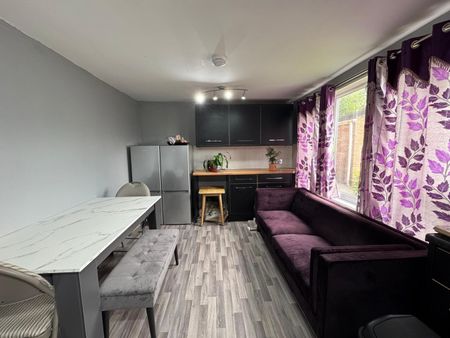 Room in a Shared House, Norfolk Park Village, S2 - Photo 2