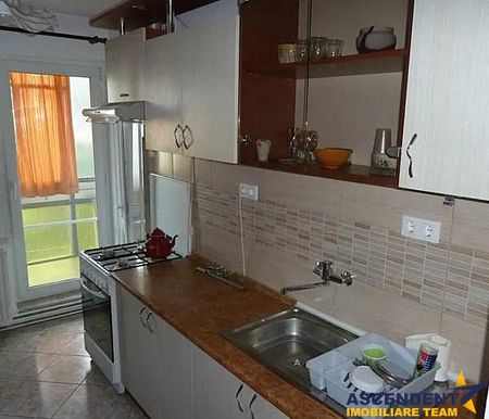 Apartament cu 3 camere,zona Cornisa - Fotografie 5