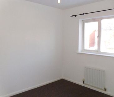 3 Bed End Terrace, Nepaul Road, M9 - Photo 2