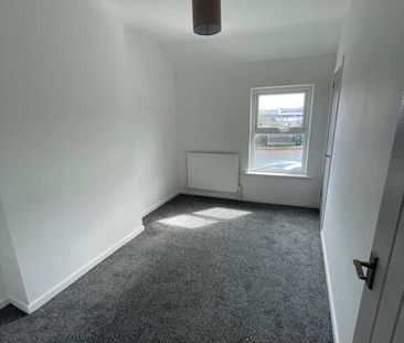 23 Circular Road, Larne, BT40 1HR - Photo 2