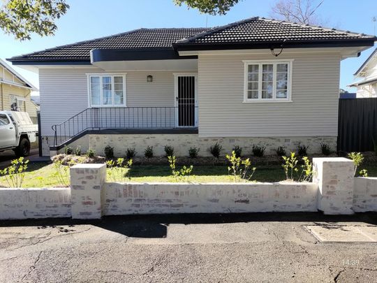 Charming Inner-City Home for Rent – Walk to Bakers Duck & the Toowoomba CBD - Photo 1