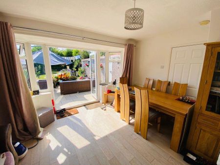 4 bedroom house to rent - Photo 3