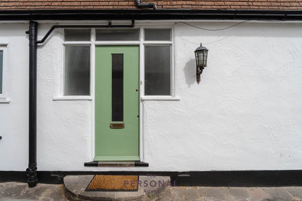 Oaks Avenue, Worcester Park - Photo 1