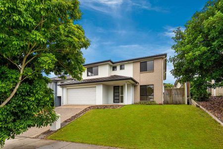 Beautiful Four Bedroom Home on a Large Block - Photo 3