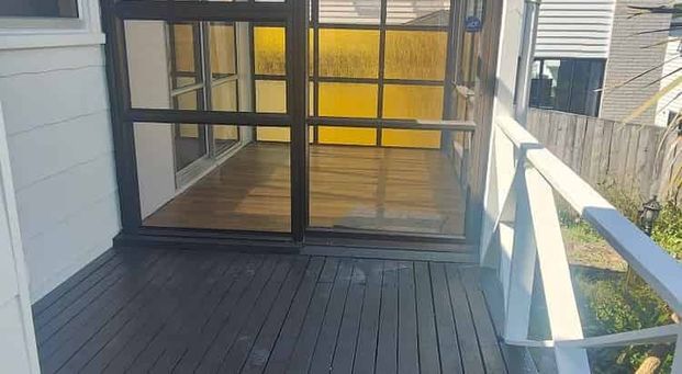 Renovated 3-Bedroom Independent Home with sunroom - Photo 1