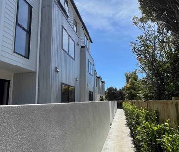 Stylish and Easy Living – 3-Bedroom Townhouse ... - Photo 3