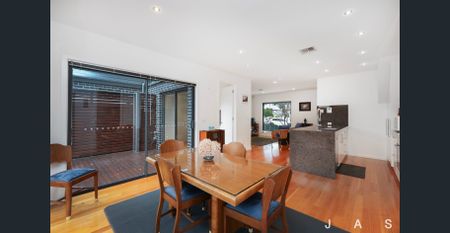 Stylish Family Living in a Prime Spotswood Location - Photo 3