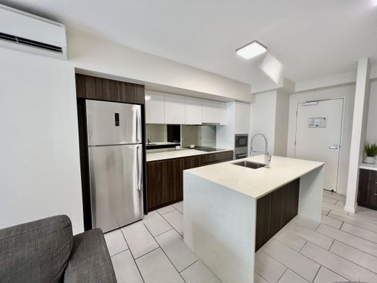 FIRST CLASS LIVING IN THE HEART OF MOOLOOLABA - Photo 1