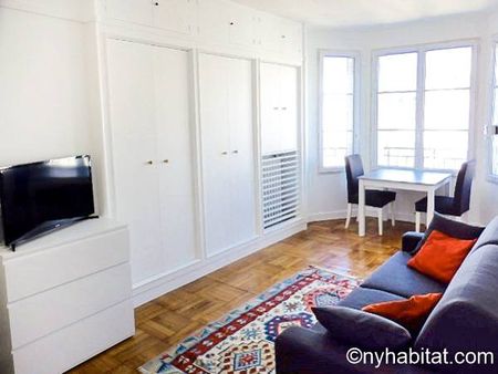 Logement à Paris, Location meublée - Photo 2