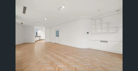 Spacious Five-Bedroom Home with Double Garage, Self Contained Flat & Stunning Harbour Views - Photo 4