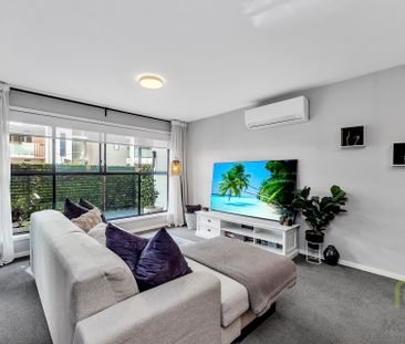 Stylish ground floor living in the heart of Greenway - Photo 3