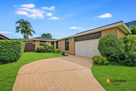 Charming Family Home with Pool & Spacious Living - Photo 5