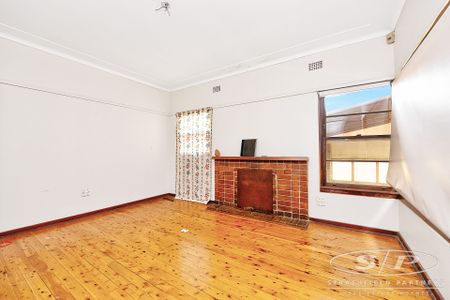 Prime location, four bedroom home - Photo 5