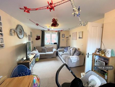 2 bedroom flat to rent - Photo 2