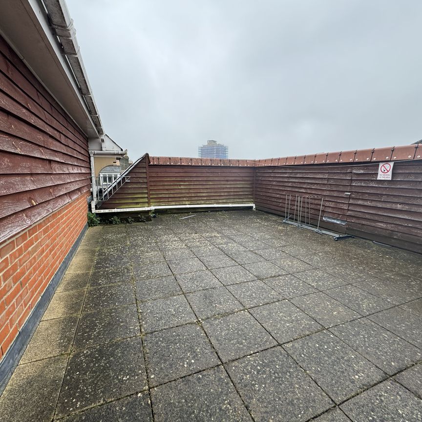 Ordnance Road, Southampton - Photo 1
