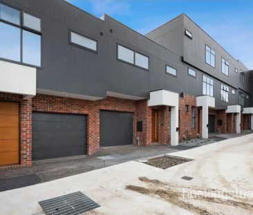 Perfectly positioned - Photo 3