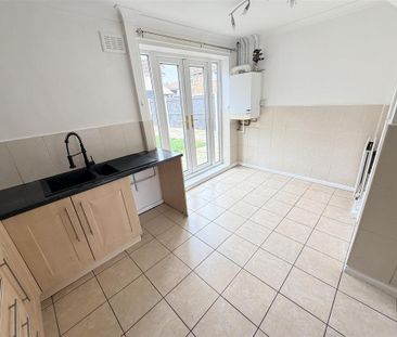 3 bedroom terraced house to rent - Photo 6