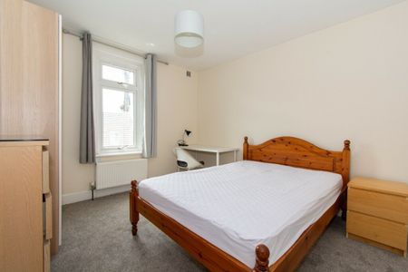 2 Bed Student Apartment on Kemp Road A - Photo 3