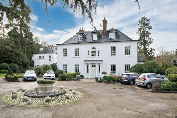 A charming first floor two bedroom apartment in Ascot. - Photo 1