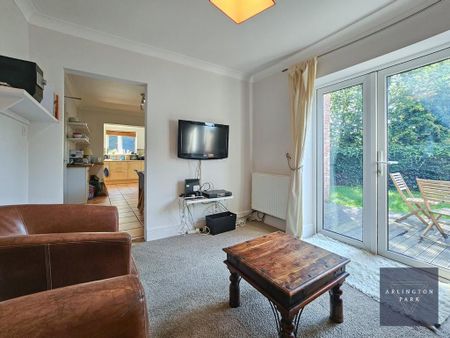 1 bedroom in a house share to rent - Photo 2