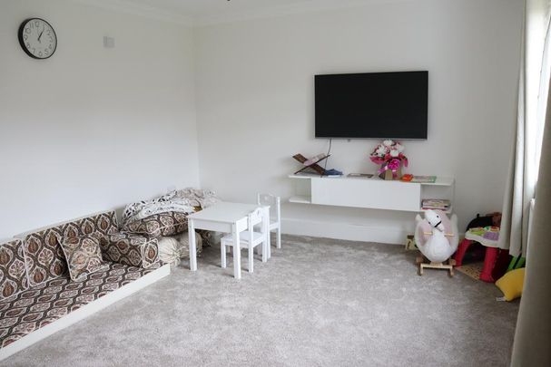 3 bedroom end of terrace house to rent - Photo 1