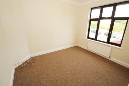 4 bedroom terraced house to rent - Photo 3