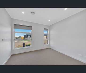 14 Brushton Street, Manor Lakes, Vic 3024 - Photo 6