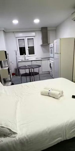 Calle de los Reyes, Madrid, Community of Madrid 28015 - Photo 1