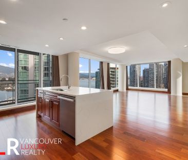 Condo in Downtown Vancouver, BC - Photo 3