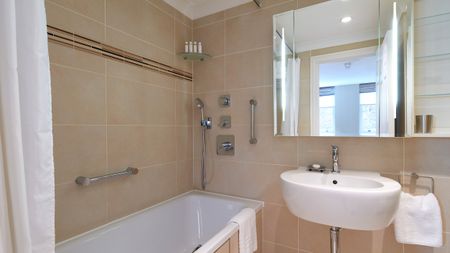 Executive 2-Bedroom Apartment For Rent - Photo 5