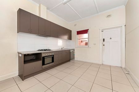 3 Bedroom Charmer! - Photo 2